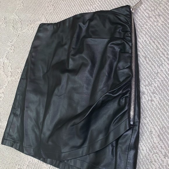 Zara, Black Leather Skirt w/ side Zip, Size Small - Picture 2 of 4